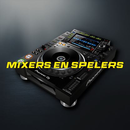 Pioneer CDJ-2000 set met DJM-900 mixer op een DJ-booth
